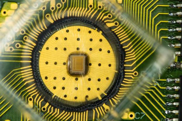 IBM׃惦(ch)оƬ