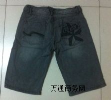 處理庫(kù)存牛仔褲和裙子