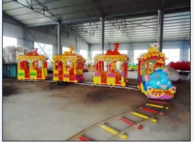 供應(yīng)廠家定做軌道小火車兒童游樂場(chǎng)游樂設(shè)備